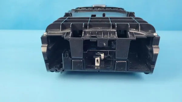 Bac de console centrale Mercedes W206 C200 OEM A2066805705 image 6