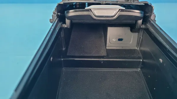 Bac de console centrale Mercedes W206 C200 OEM A2066805705 image 9