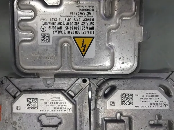 Xenon Ballast Links W221 A2219000701 image 2