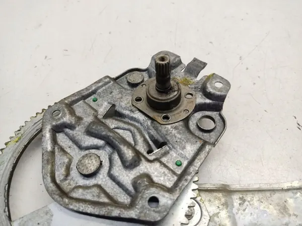 Régulateur manuel vitre arrière BMW 3 E36 OEM 8119772 image 3