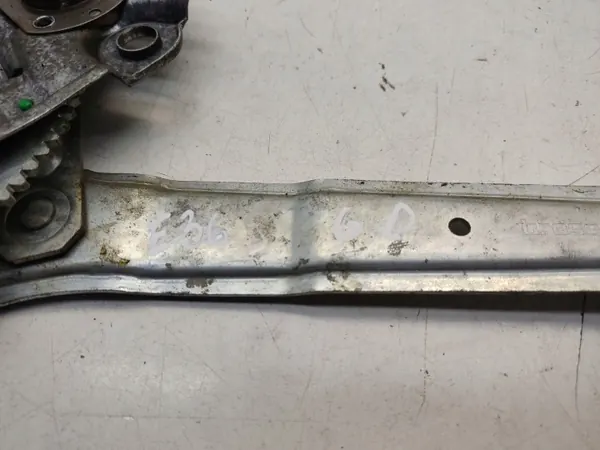Régulateur manuel vitre arrière BMW 3 E36 OEM 8119772 image 4