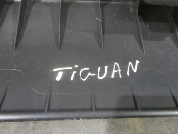 Gebruikte kofferbakmat OEM 5N0867601A voor Volkswagen Tiguan image 8