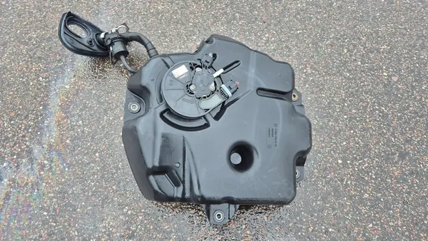 Réservoir AdBlue avec Pompe pour Mercedes W205 1.6 2.2 CDI A2054706901 image 2
