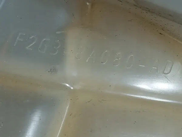 Réservoir d'expansion de liquide de refroidissement OEM F2G38A080AD image 3