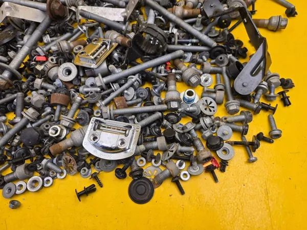 Audi e-tron Schraubensatz OEM - Gebraucht image 4
