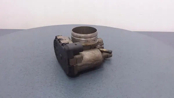 AUDI A3 8L LIFT 1.8B Corpo de Borboleta 06A133062F image 2