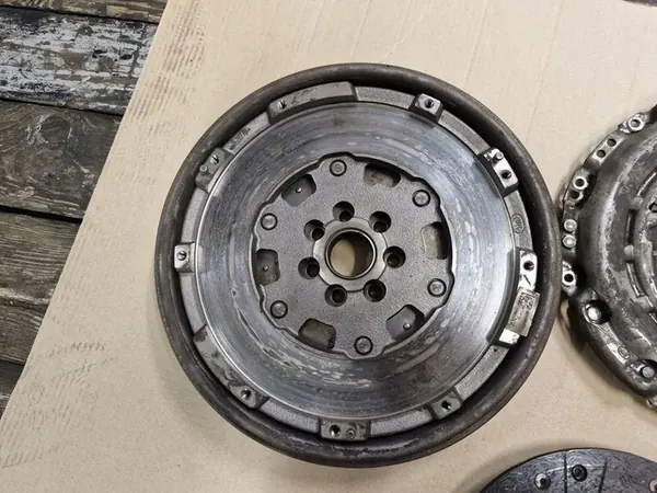 Embreagem completa volante bimassa Nissan Qashqai J10 1.5 DCI image 3