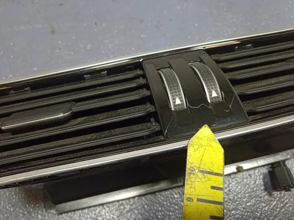 Grelha de ventilação VW Passat B7 3AD819728A image 7