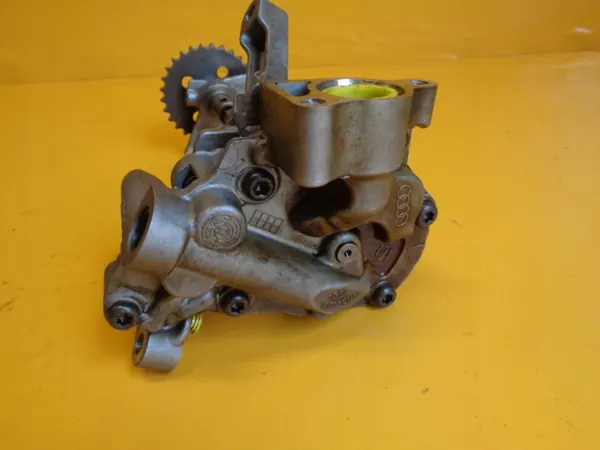 AUDI S4 A4 B8 3.0 TFSI Olje Pump 06E115105 image 3