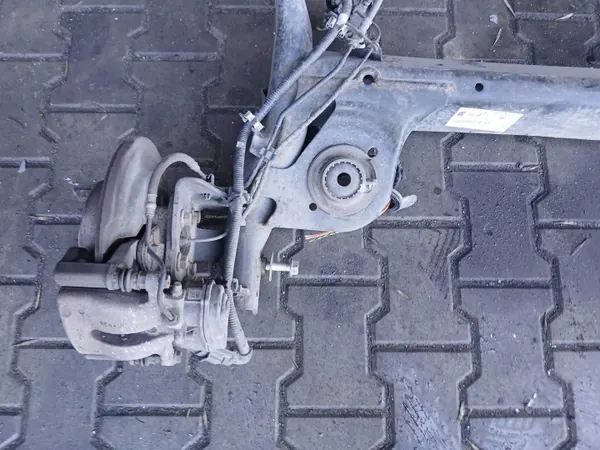Viga suspensión trasera Nissan Juke II OEM JUKEF16BELZAWTYL image 3