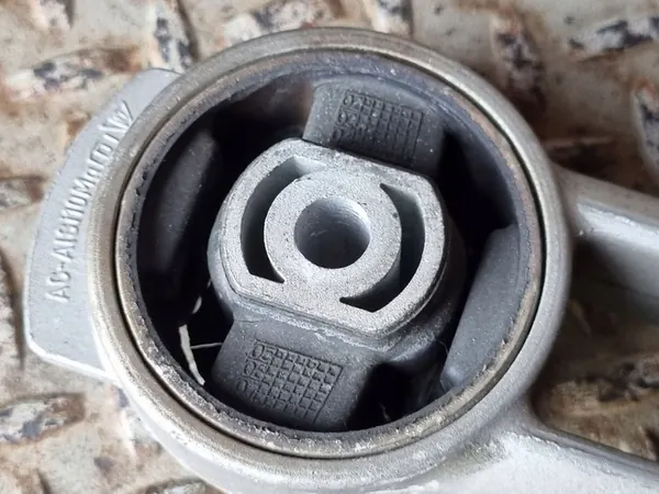 Soporte de motor izquierdo PORSCHE CAYENNE 2005 7L5199331B image 3