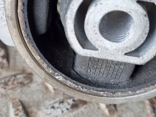 Soporte de motor izquierdo PORSCHE CAYENNE 2005 7L5199331B image 4