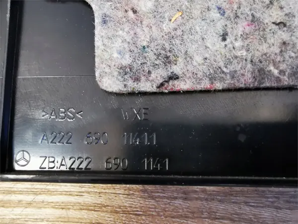 Mercedes S-klass W222 baksätes bältesskydd OEM A2226901141 image 7