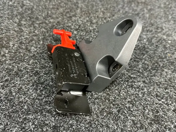 RENAULT TRAFIC II Bakre Höger Skjutdörrslås 8200006253 image 2