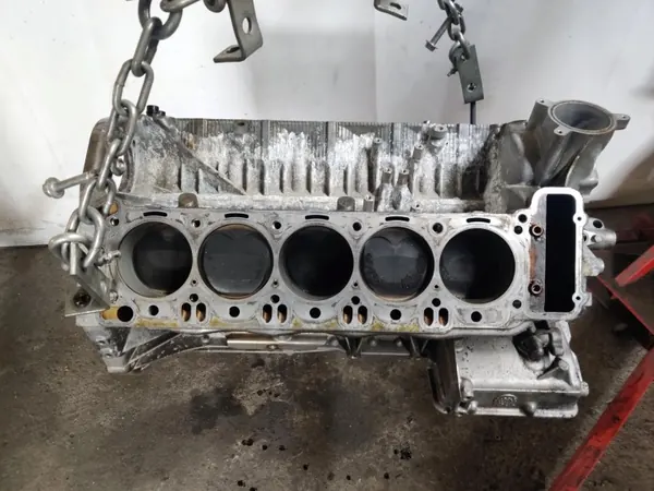 Bloc Moteur BMW S85B50A pour M5 M6 E60 E63 E64 image 3