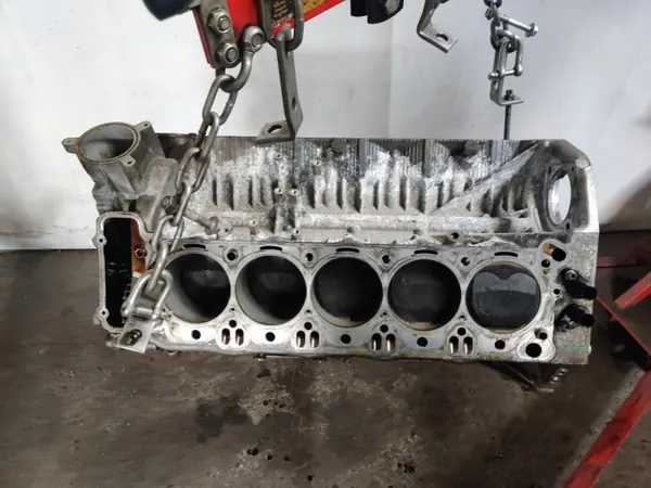 Bloc Moteur BMW S85B50A pour M5 M6 E60 E63 E64 image 4