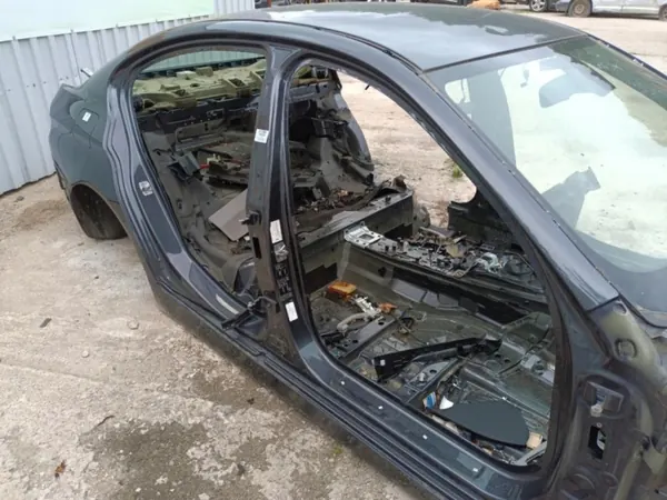 BMW 5 F10 kvartspanel pelare höger OEM 12064 image 3