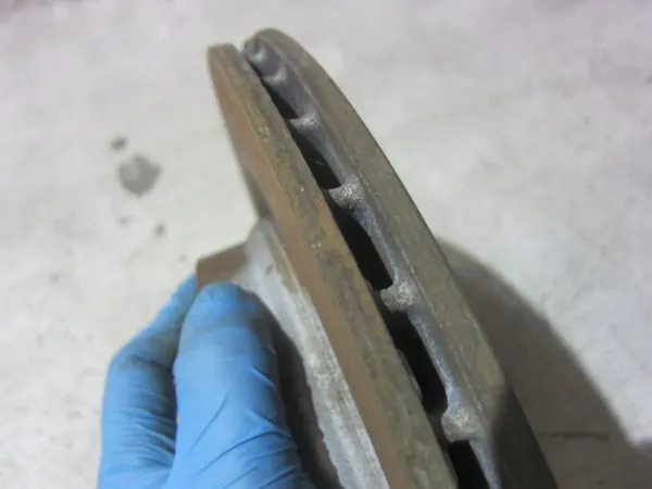 BMW OEM 34216799369 Taka jarrupalat 300x20mm image 5