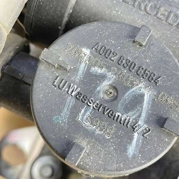 Mercedes W639 Viano Wasserventil OEM A0028308584 image 4