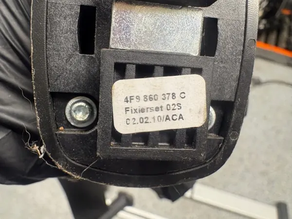 Guías Carril Equipaje Audi A6 C6 OEM 4F9860378C image 3