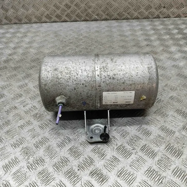 Audi e-tron 2019 Ilmasäiliö OEM 4KE616204A - Taka Ripustus image 4