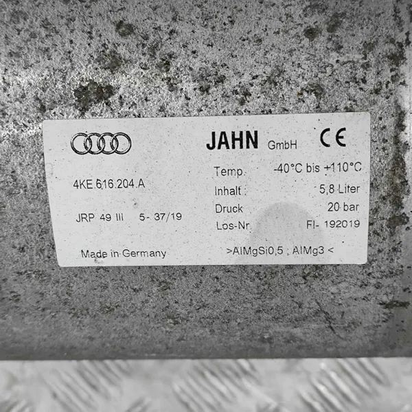 Audi e-tron 2019 Ilmasäiliö OEM 4KE616204A - Taka Ripustus image 7