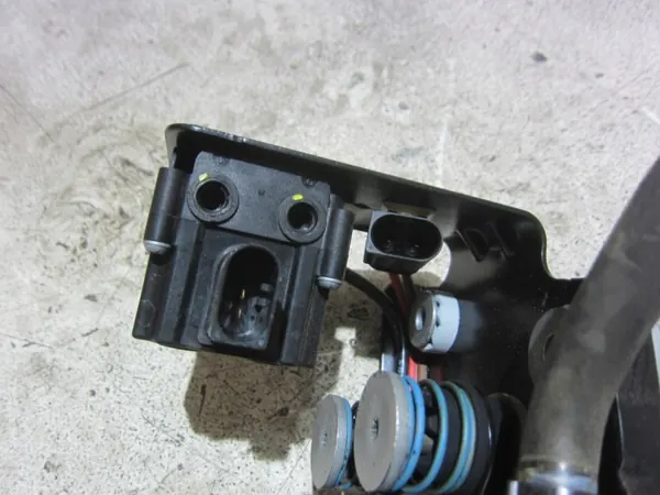 BMW F01 F02 F11 Luchtvering Compressor OEM 37206875176 image 7