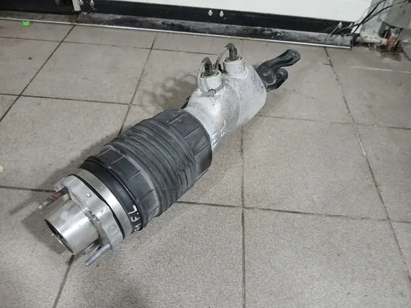 Vasen jousitusyksikkö Porsche Panamera Turbo 971 image 2