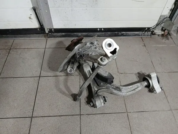 Vasen jousitusyksikkö Porsche Panamera Turbo 971 image 4