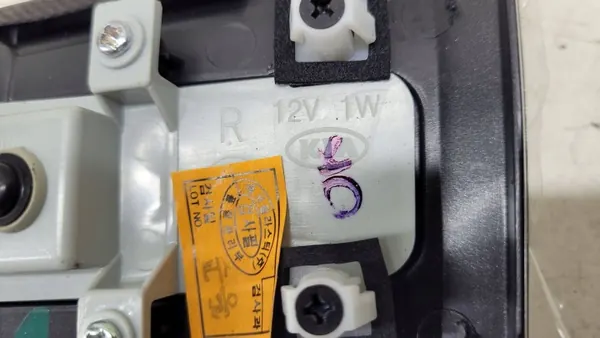 KIA Soul etuvalo oikea OEM 923022K0 image 6