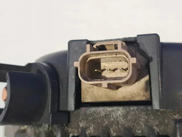 Volvo V50 Alternator 30667067 image 4