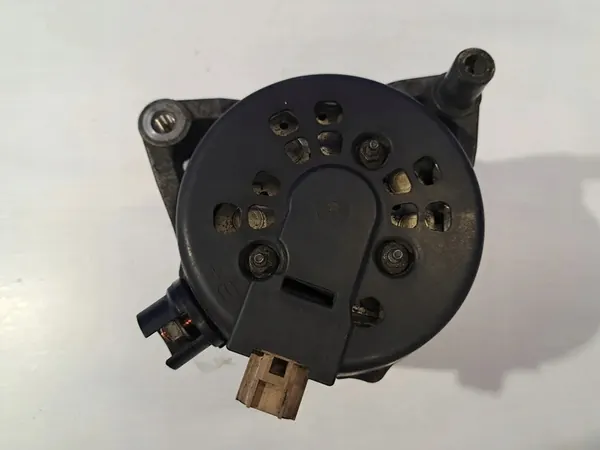 Volvo V50 Alternator 30667067 image 5