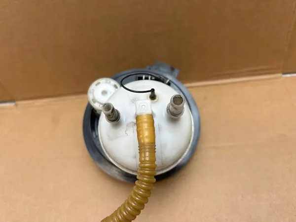 Porsche OE Brandstofpomp 7L5919679 image 4