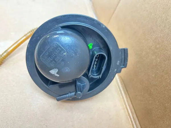 Porsche OE Brandstofpomp 7L5919679 image 7