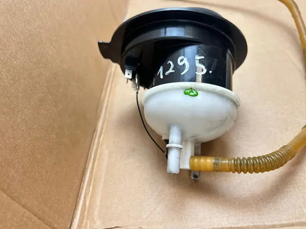 Porsche OE Brandstofpomp 7L5919679 image 9