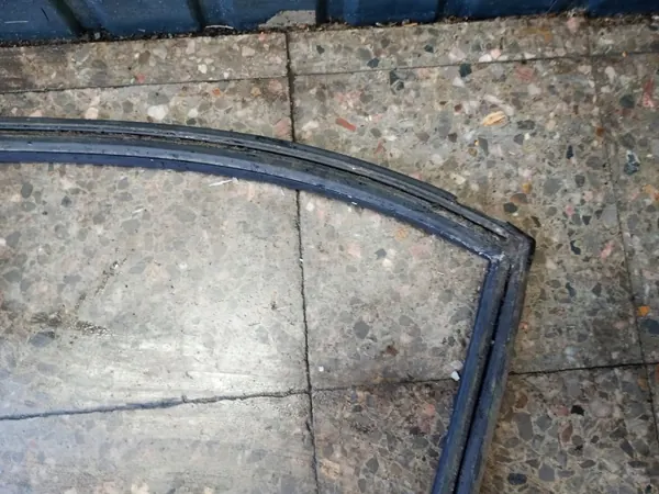 Mercedes-Benz OE USZCZELKA SZYBY - Gebrauchte Dichtung image 5