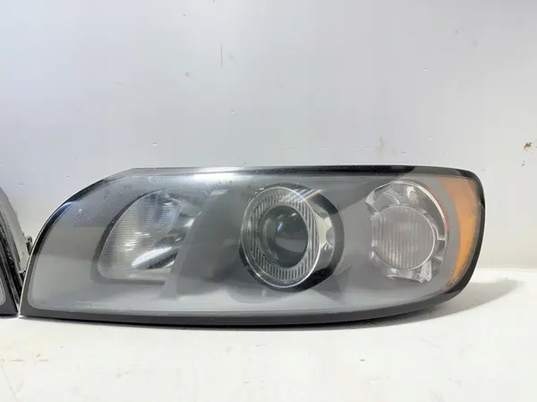 Volvo S40 V50 Ajovalot Vasemmalle Oikealle 30698885 30698886 image 2
