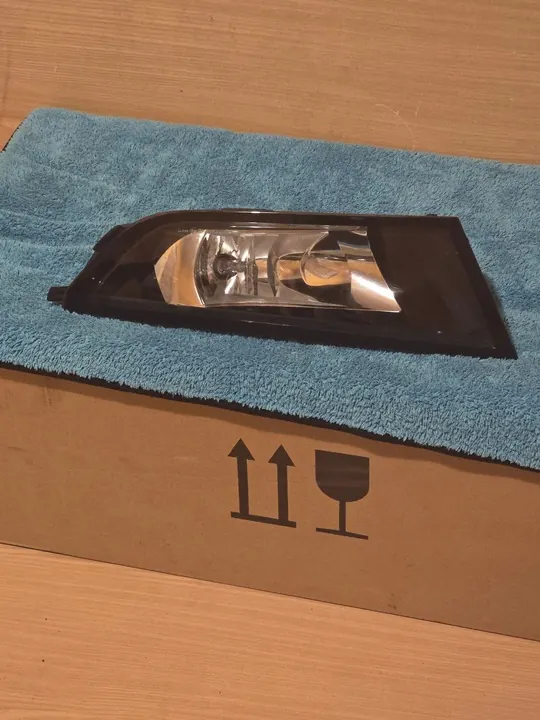 Skoda Fabia III Halógena Direita 6V0941700A image 2