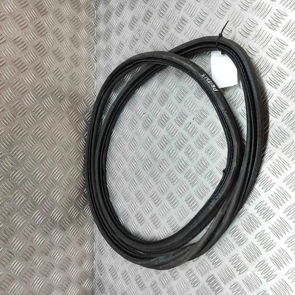 Joint de capot Tesla Model X OEM 148621100C Occasion image 3