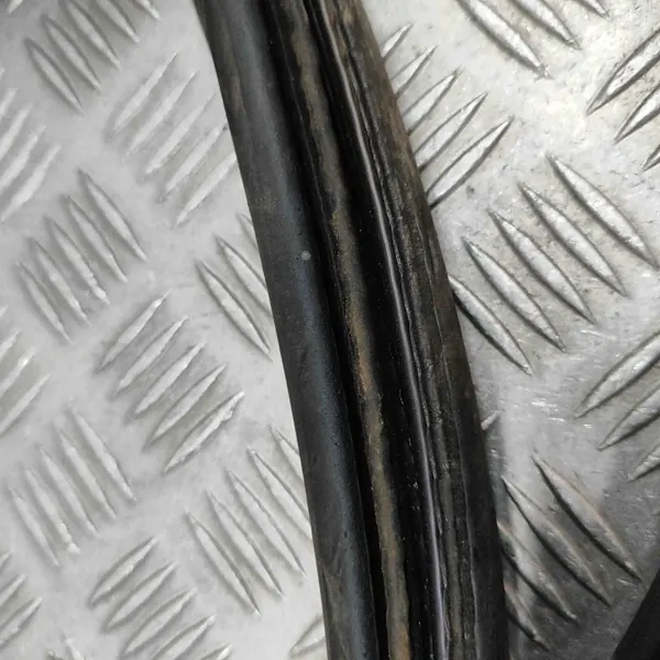 Joint de capot Tesla Model X OEM 148621100C Occasion image 6
