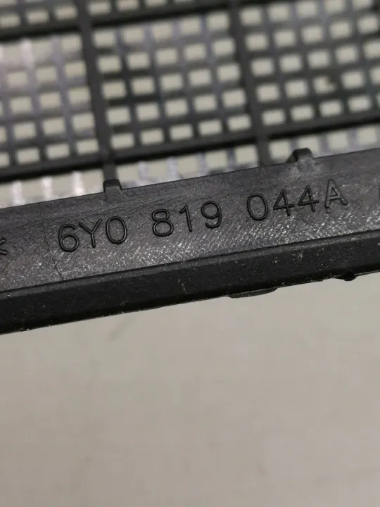 Skoda Fabia Mk3 matosuodattimen kansi OEM 6Y0819044A image 3