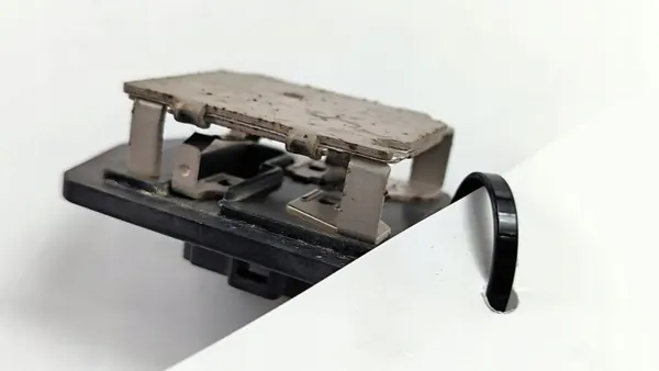 Resistor Mitsubishi Pajero IV OEM Usado image 3