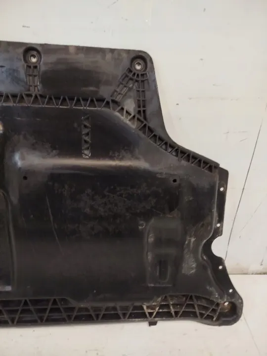 Motorplåt VW Passat B8 Alltrack, OEM 5Q0825902B image 2