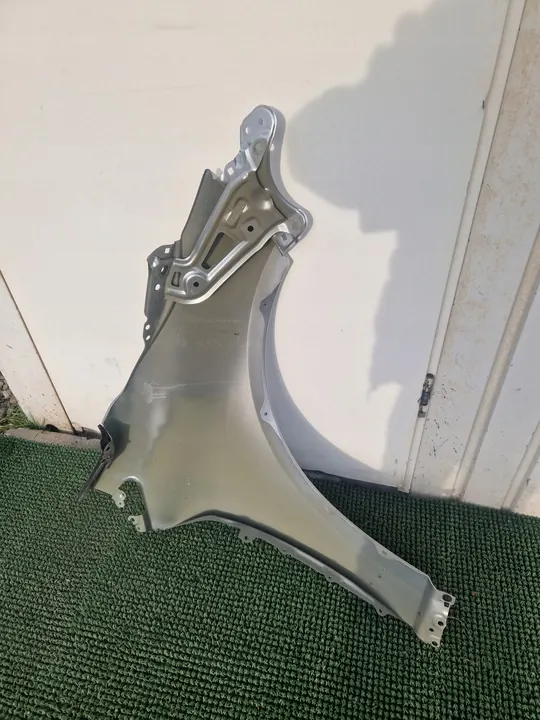 Corolla E21 Sedan - Paraurti anteriore sinistro OEM image 3