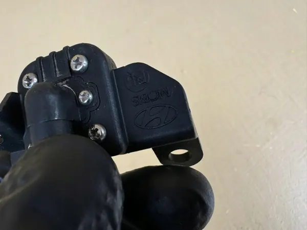 Caméra de recul OEM 99240-J9500 pour Hyundai Kona 23R image 9
