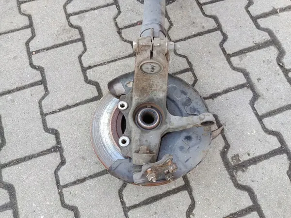 Support d'amortisseur avant droit OEM 6C0413031BD Audi S1 image 6