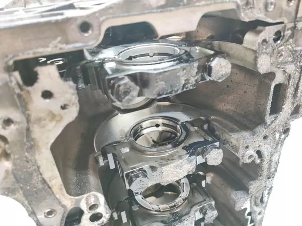 OEM 7823030 Moottorilohko BMW MINI Cooper 1.6D:lle image 8