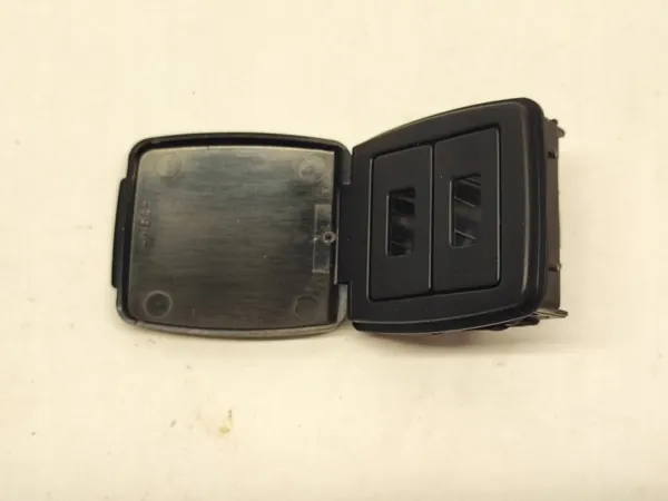 Prise USB Ford F150 OEM FB53045N67A 2019 image 4