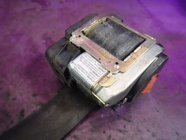 Left Front Seat Belt Volkswagen Passat B5 1.9 TDI OEM 3B1857705D image 3