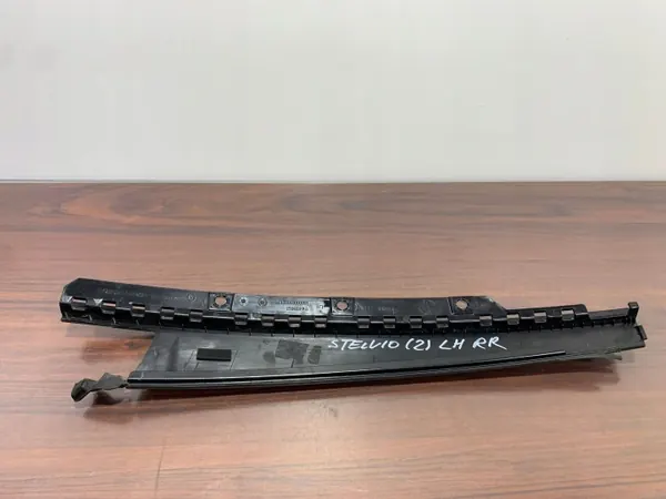 Junta ventana trasera Alfa Romeo Stelvio OEM 156108452 image 6